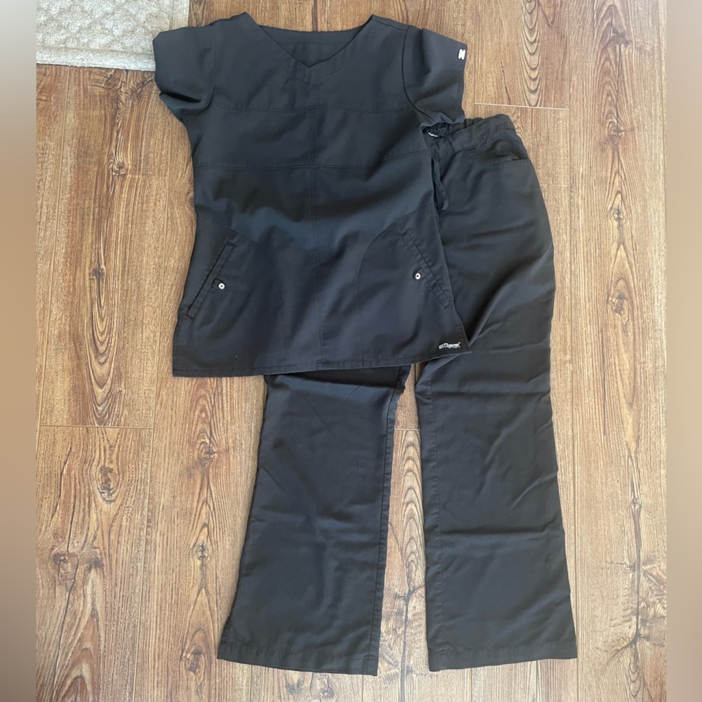 Scrub set